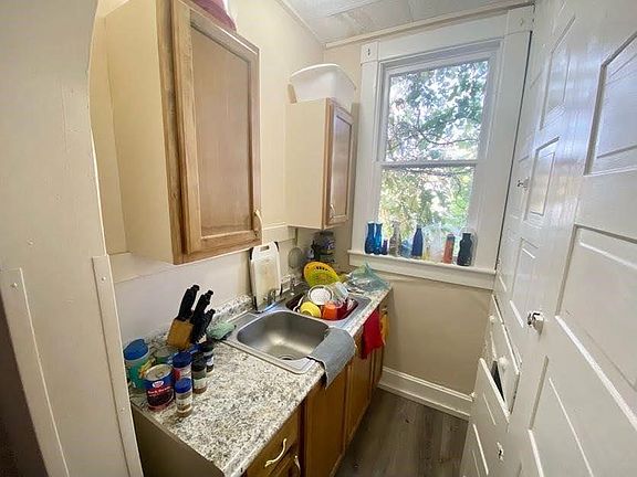 5th image of 314 Village St #316