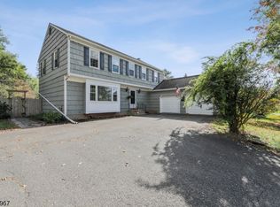 4 Pheasant Ln, Milford, NJ 08848