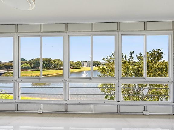 2nd image of 3204 Portofino Pt #B4