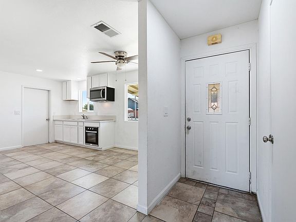 5th image of 902 Boxwood Ln