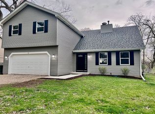 91 Riverside Dr, Yorkville, IL 60560