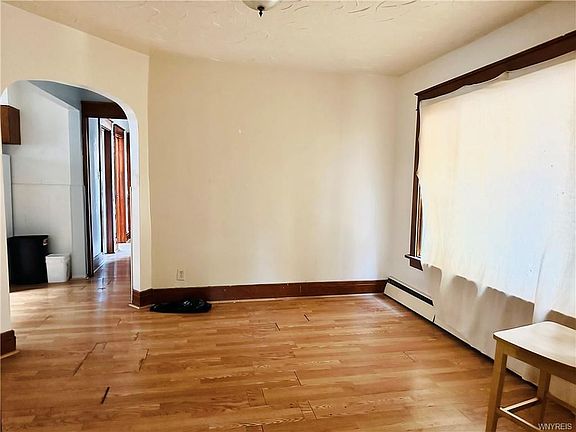 4th image of 2240 La Salle Ave #1