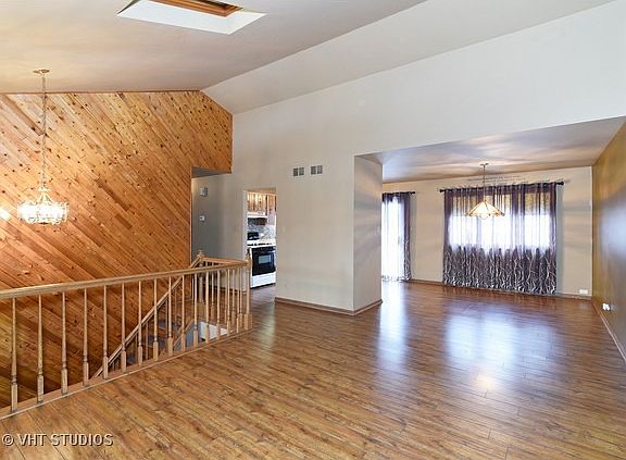 3rd image of 16220 Oak Ave
