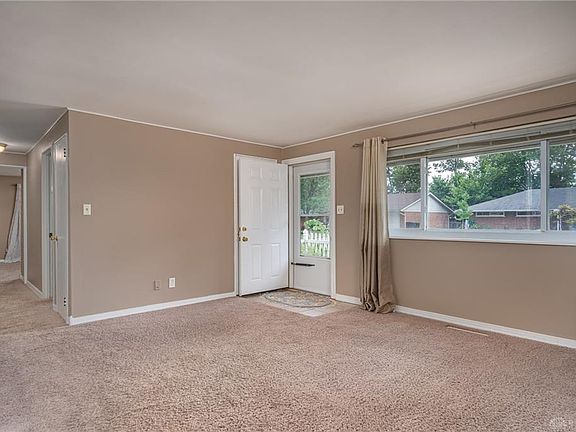 5th image of 253 Ironwood Dr