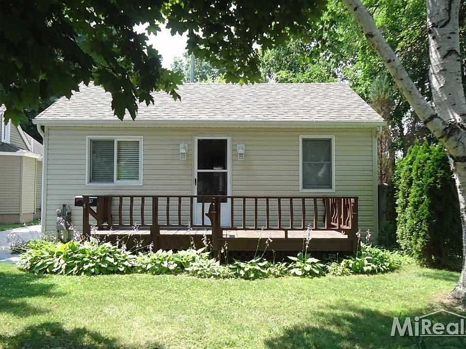 1st image of 637 N Belle River Ave