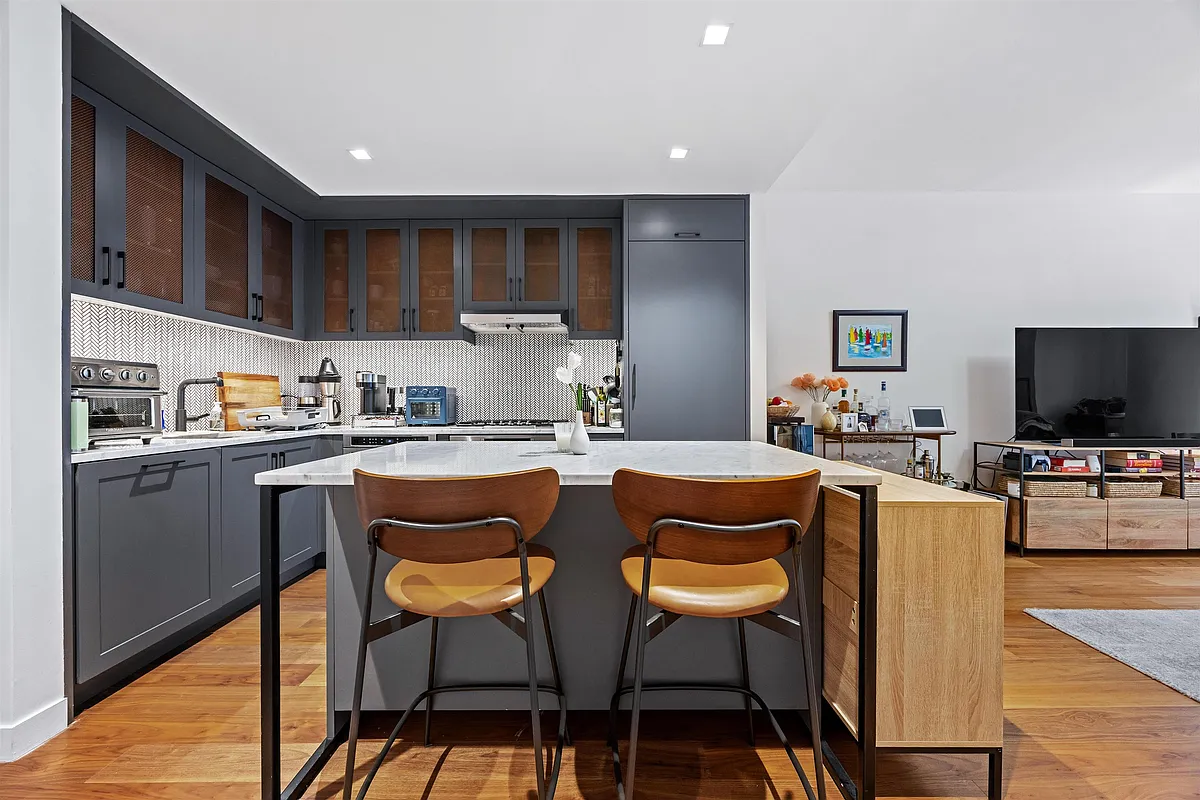 2 Shore Lane 203
