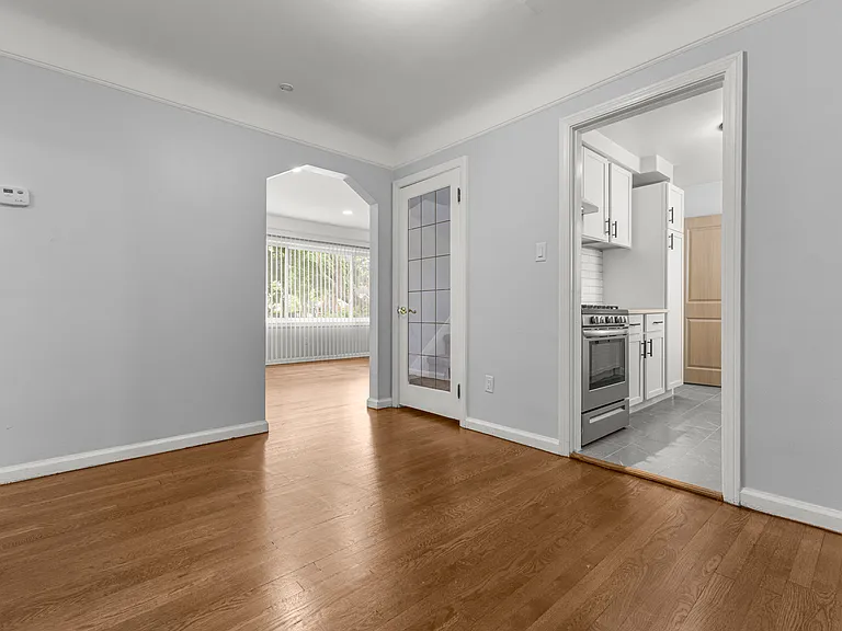21311 Outer Dr — Photo 3