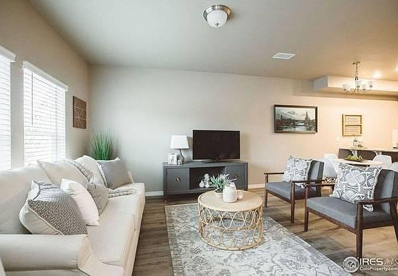 2nd image of 1689 Grand Ave #2