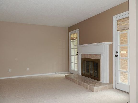3rd image of 1525 Hampton Hall Dr APT 4