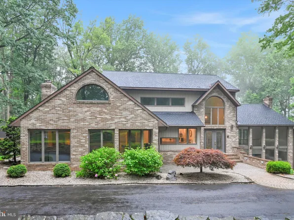 5043 Pineview Dr, Mohnton, PA 19540