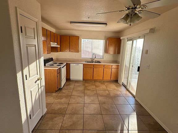 2nd image of 3147 Applewood Dr #102