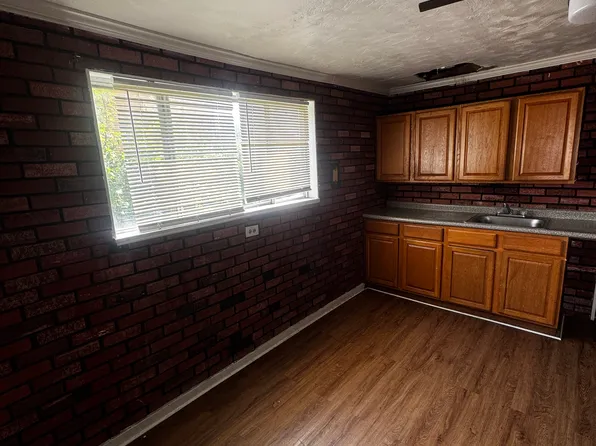 129 Clover St Floor 1, Pittsburgh, PA 15210