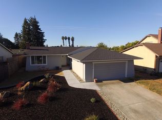 880 Crinella Dr, Petaluma, CA
