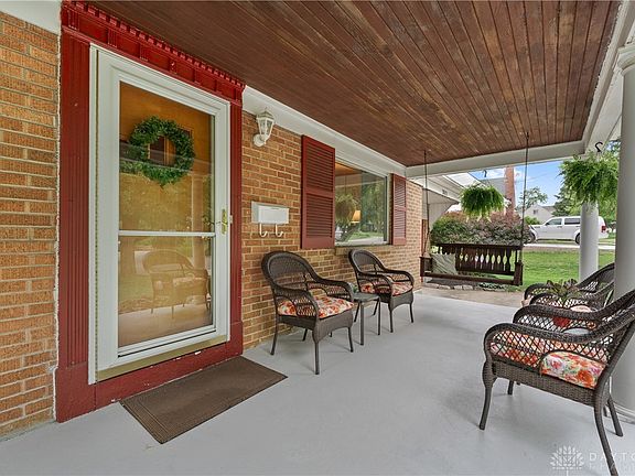 4th image of 3611 Delaine Ave