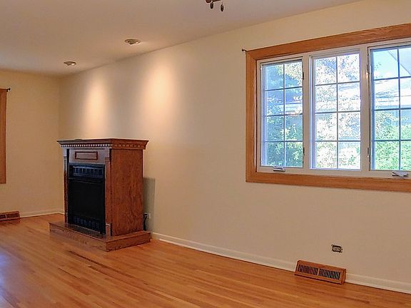 5th image of 999 Balsam Ln