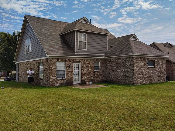 3rd image of 1165 E Cortona Cir