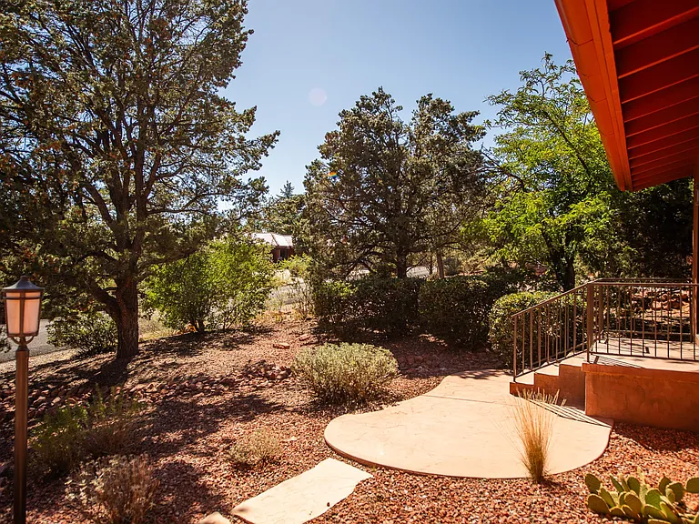 1135 Rodeo Rd — Photo 5