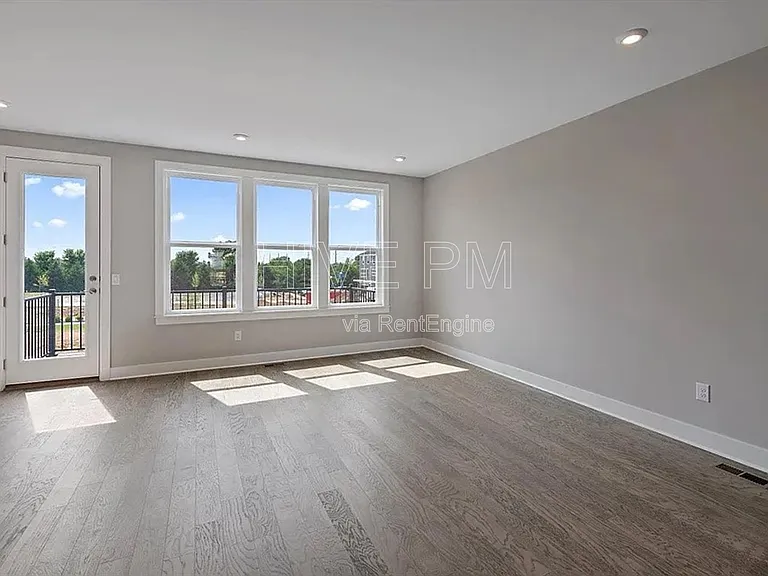 7234 Otley Dr — Photo 11