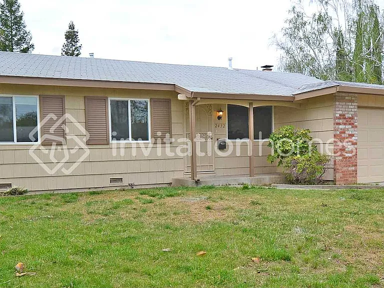 2432 El Rocco Way — Photo 1