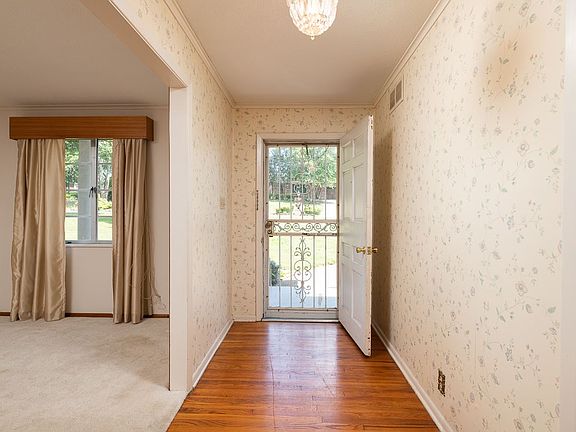 4th image of 8605 Sandhurst Dr
