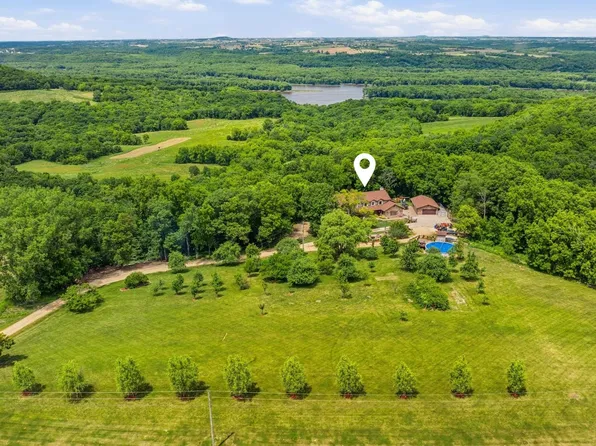 1763 Saint Catherine Rd, Bellevue, IA 52031