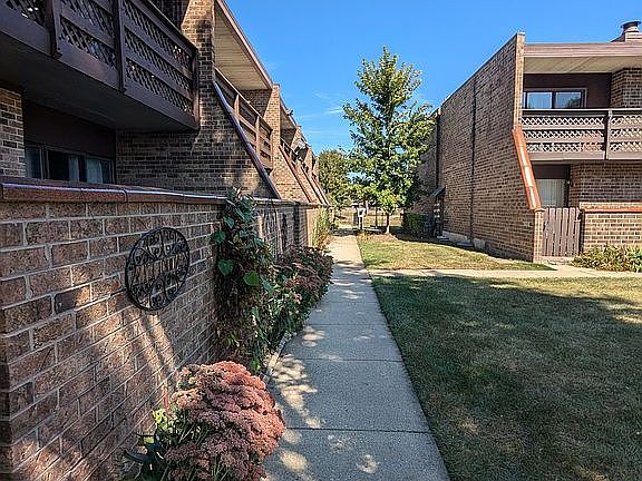 Path to mailbox and garbage