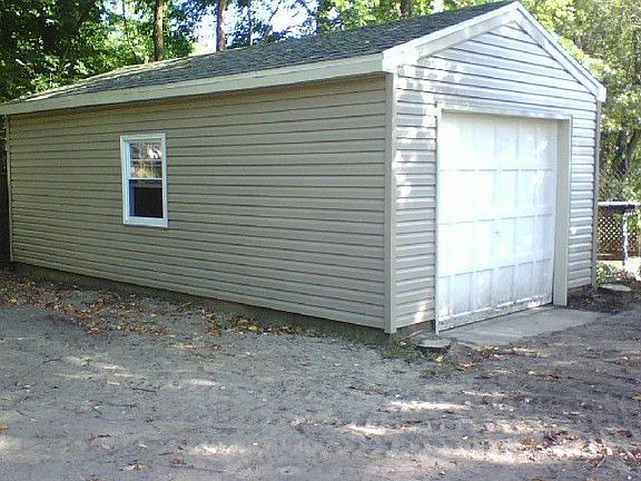 Detached 1 car garage