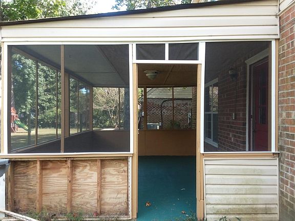 screened sunroom