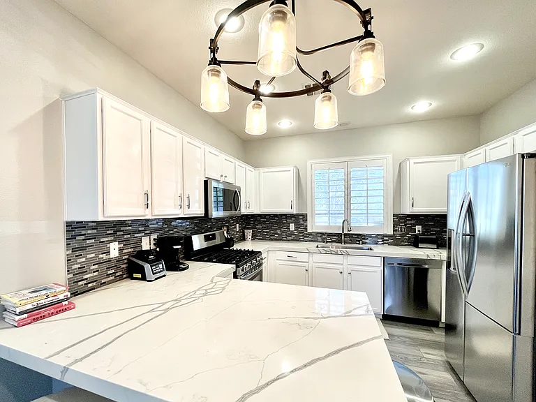 2607 Heathrow St — Photo 4