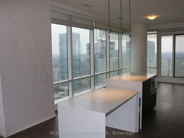 1 Bloor St E #5209 — Photo 21