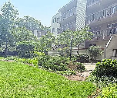 2nd image of 7420 Lakeview Dr #W208