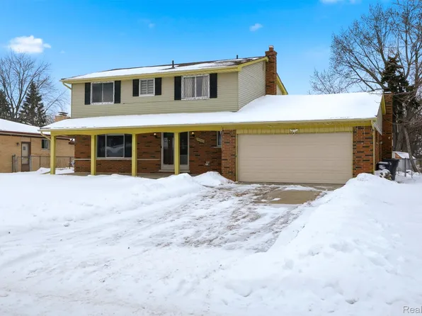 39563 Cadborough Dr, Clinton Township, MI 48038