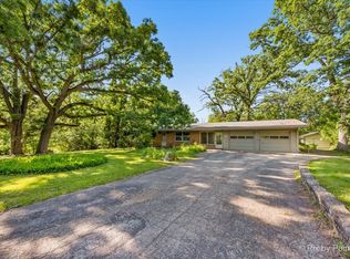 5010 Shady Oaks Ln, Crystal Lake, IL 60012