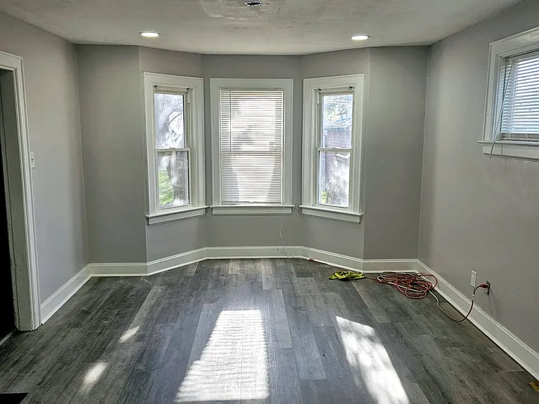 491 Townsend Ave — Photo 4