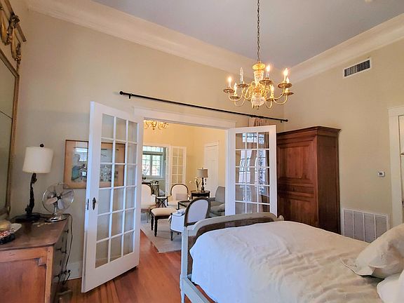 3rd image of 1000 Royal St #1
