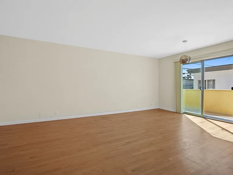 1133 16th St in Santa Monica - North of Wilshire Blvd! — Photo 7