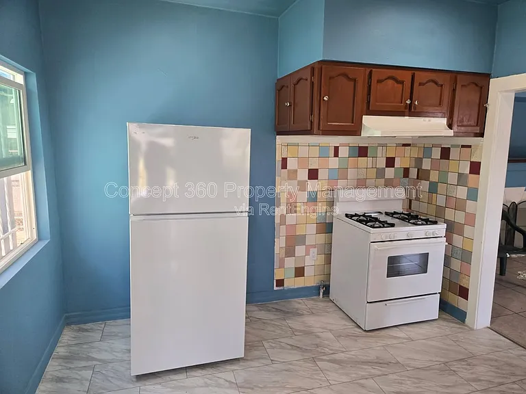 1124 Nadeau St — Photo 14