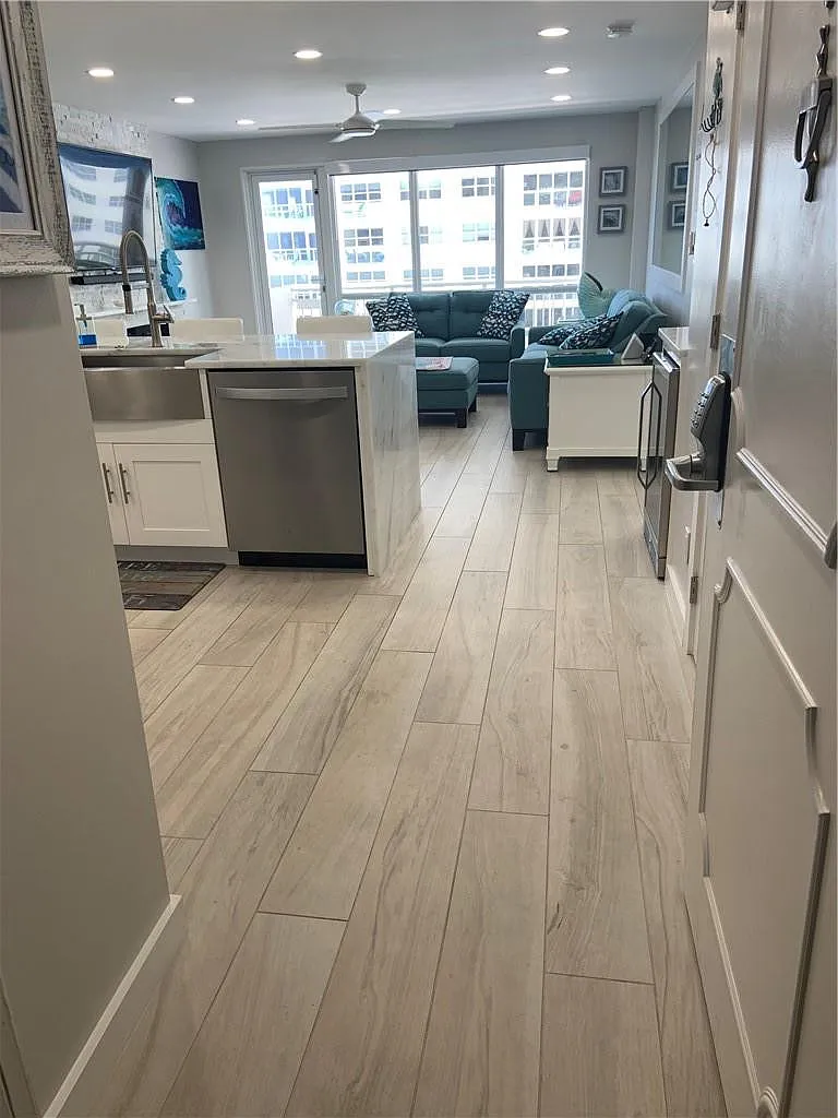 1 bed, 1.5 bath, 730 sqft, $3,900 — Photo 2