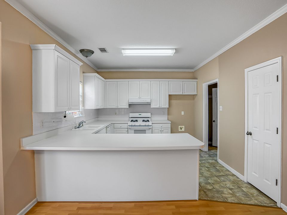 1st image of 1304 Westhampton Dr #1