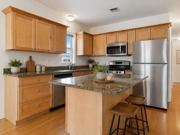 39 Montgomery St #3, Cambridge, MA 02140