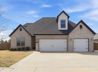5500 W Lakewood Dr, Rogers, AR 72758