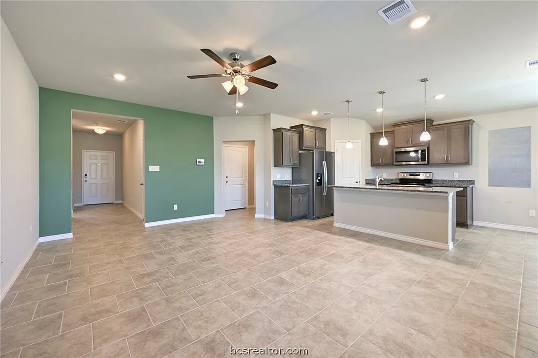 3 bed, 1531 sqft, $2,200 — Photo 4
