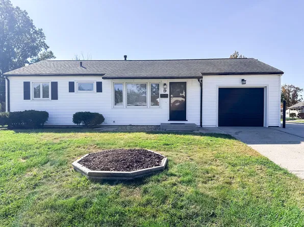 9 Glenview Dr, Decatur, IL 62521