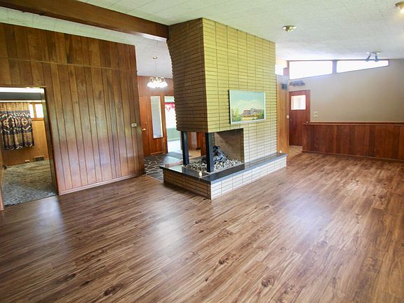 5th image of 810 Hilldale Ave