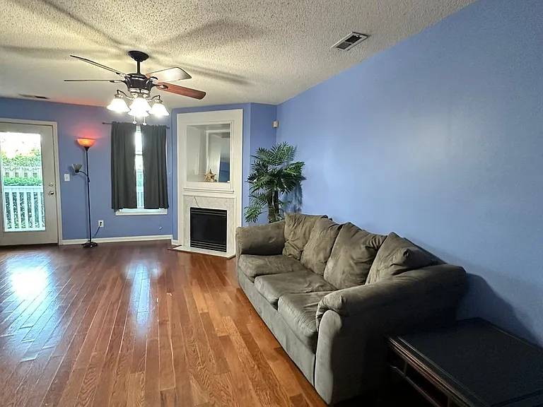 906 Litchfield Way #C — Photo 9