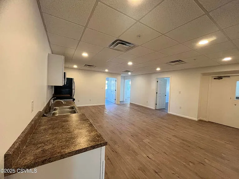 11 Pennsylvania Ave #1B — Photo 2