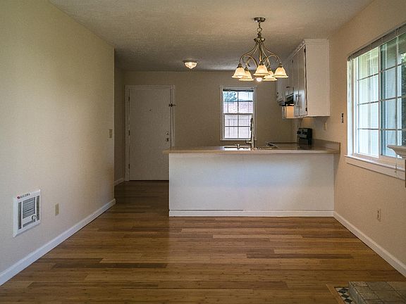 5th image of 205 Stony Point Road UNIT 30