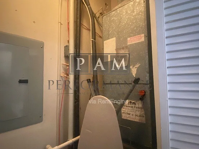 234 N Broadway — Photo 22