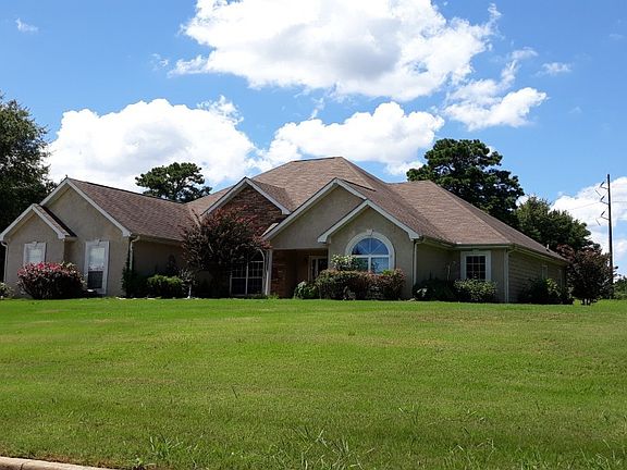 2nd image of 108 River Park Cir