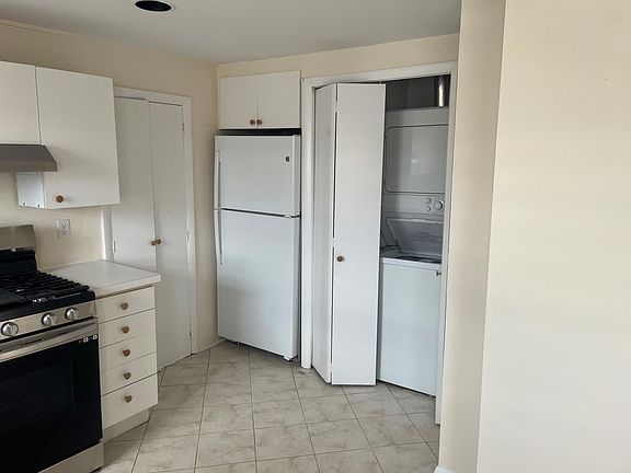 3rd image of 5 King St #2